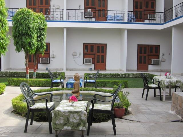 Hotel Surya Khajurāho Exterior photo