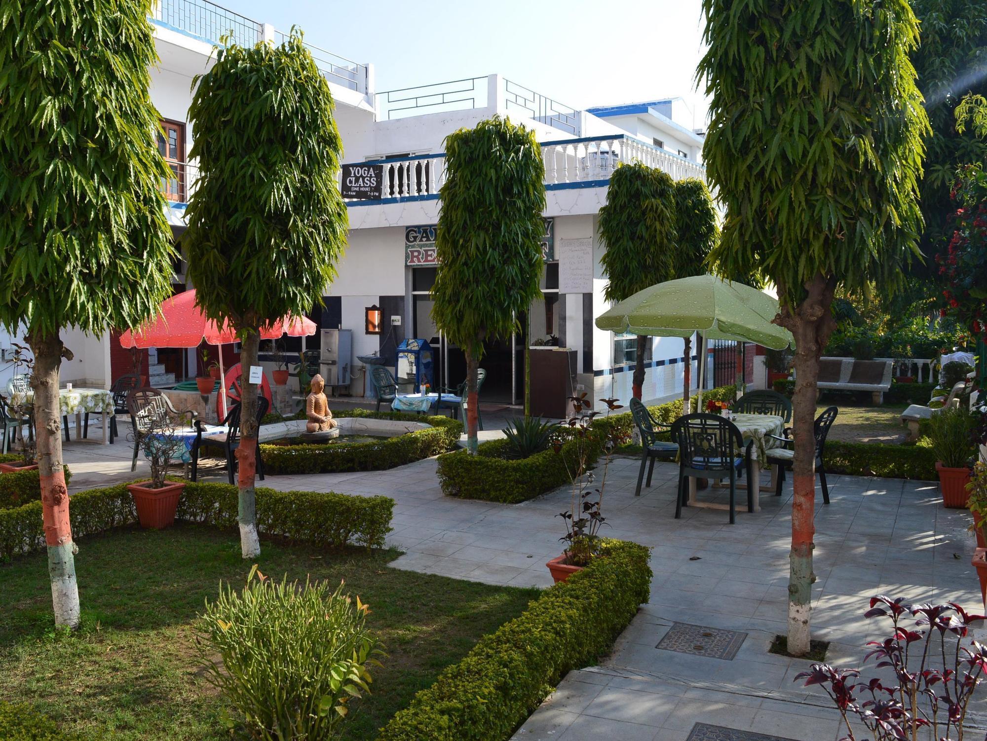 Hotel Surya Khajurāho Exterior photo