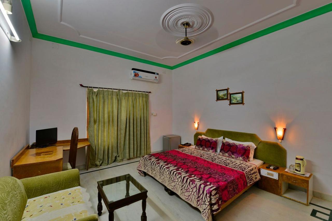 Hotel Surya Khajurāho Exterior photo