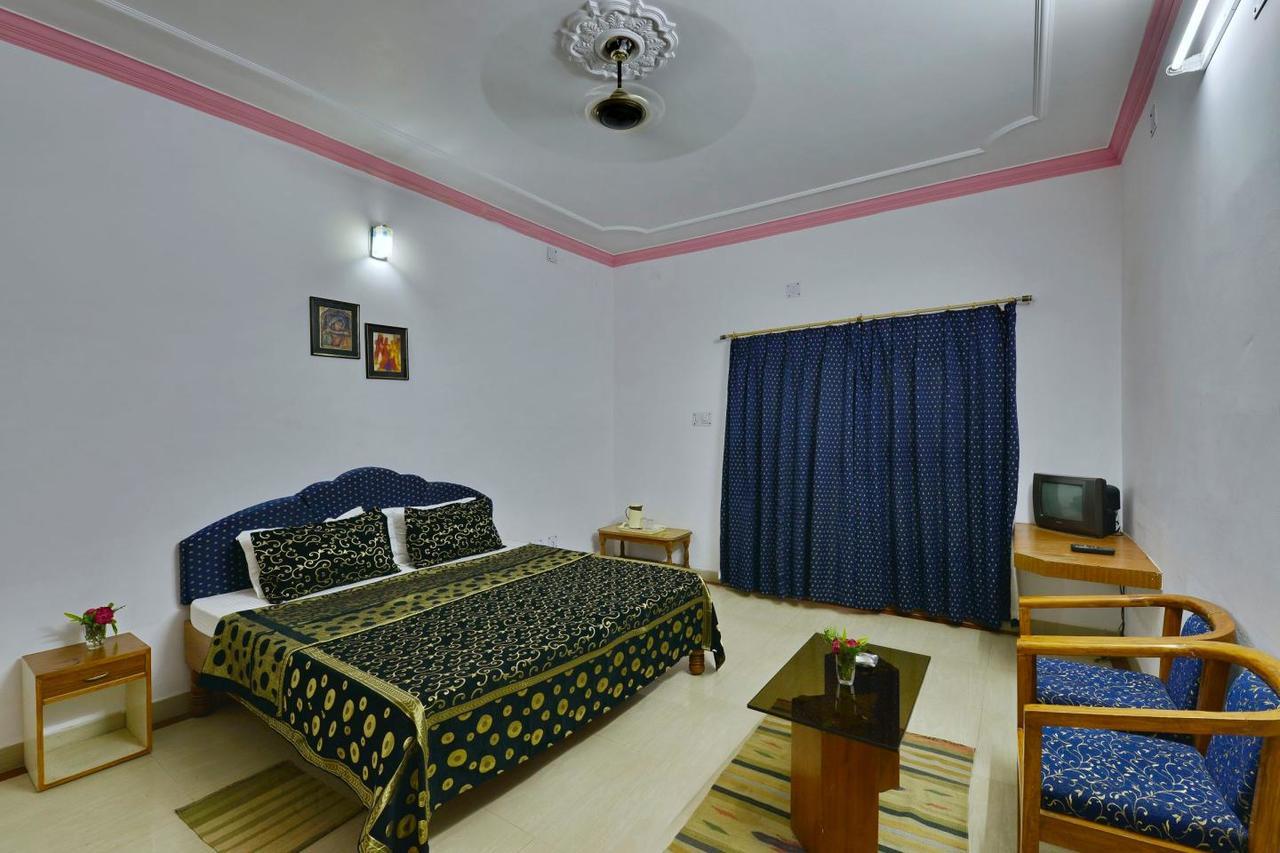 Hotel Surya Khajurāho Exterior photo