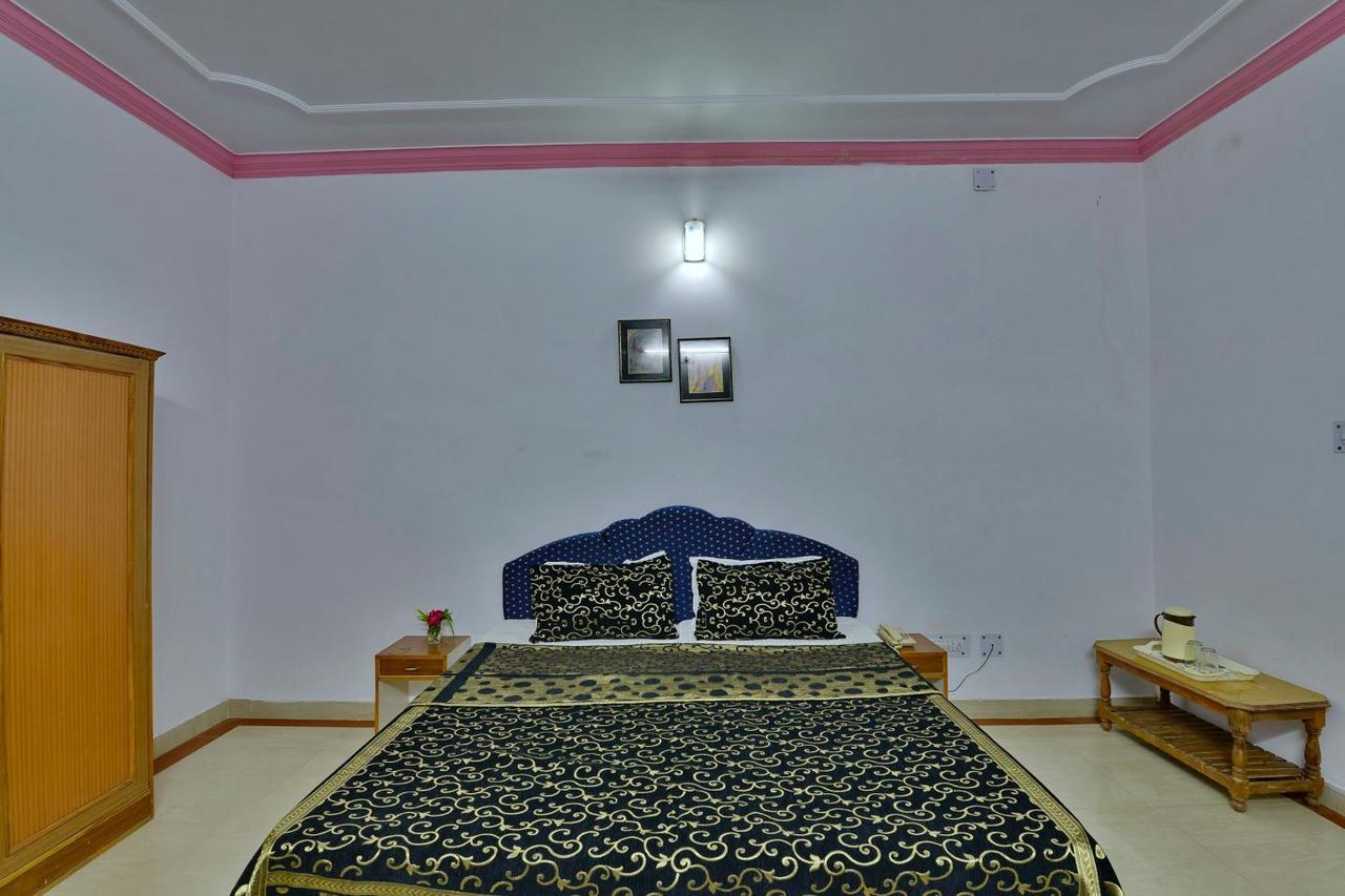 Hotel Surya Khajurāho Exterior photo